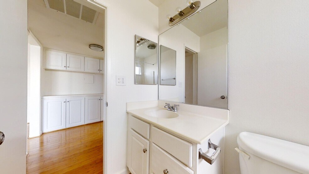 Building Photo - 20235 Cohasset St