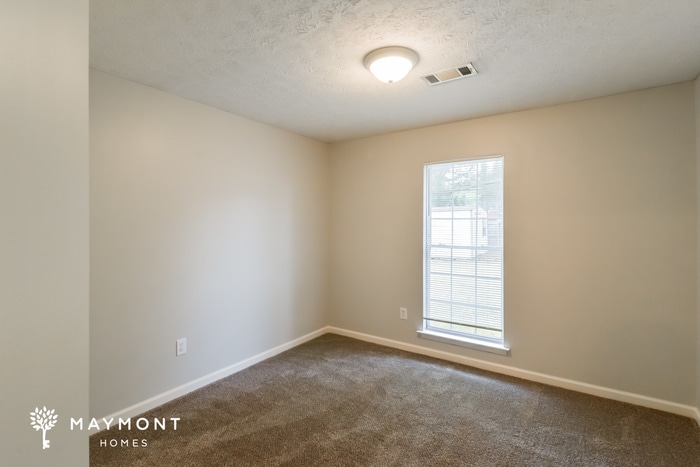 Building Photo - 975 Eastern Oaks Dr
