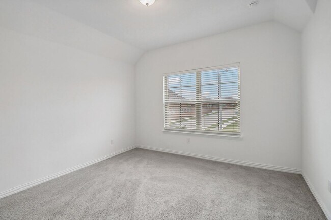 Building Photo - 1200 Milfoil Dr