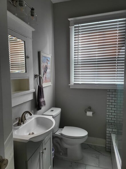 Building Photo - 434 S Cortez St