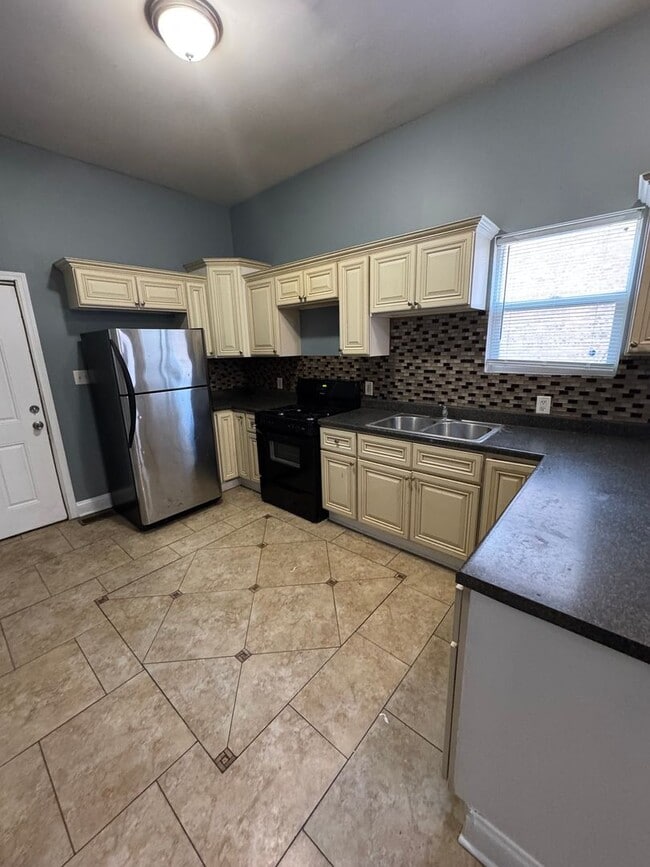 Building Photo - 6819 S Evans Ave