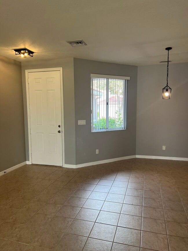 Building Photo - 3306 Antica St
