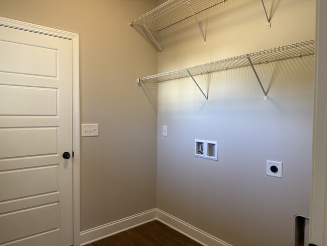 Building Photo - 600 Trellis Square