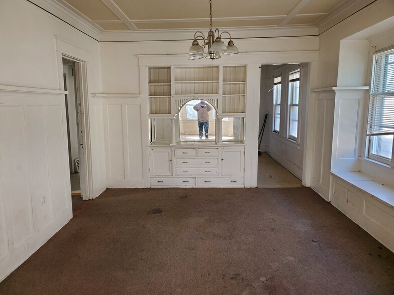 Dining Room - 418 W Keefe Ave