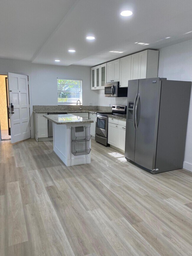 Building Photo - 1271 NW 13th St