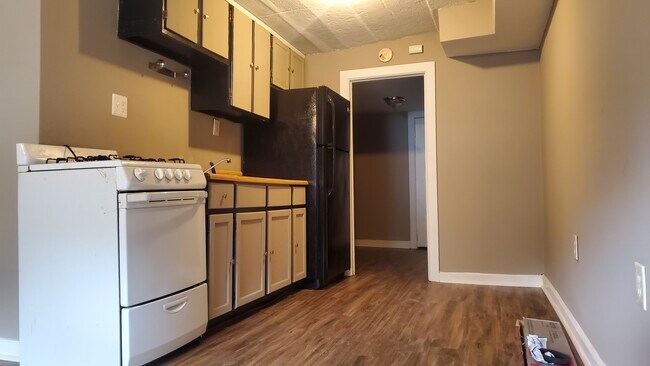 Building Photo - 922 Kinzler Ave