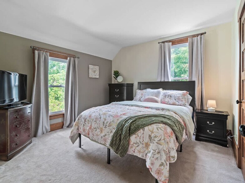 Building Photo - 679 Washington St