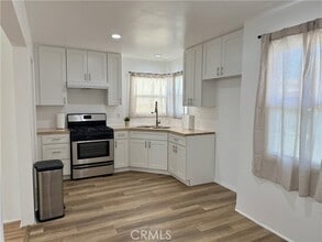 Building Photo - 719 S Walnut Ave