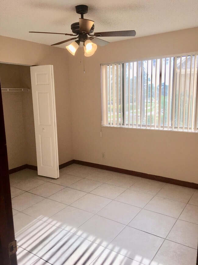 Building Photo - 139 Sparrow Dr