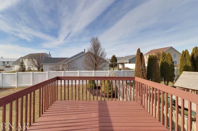 Building Photo - Stunning 4 Bed/3Bath Bi Level