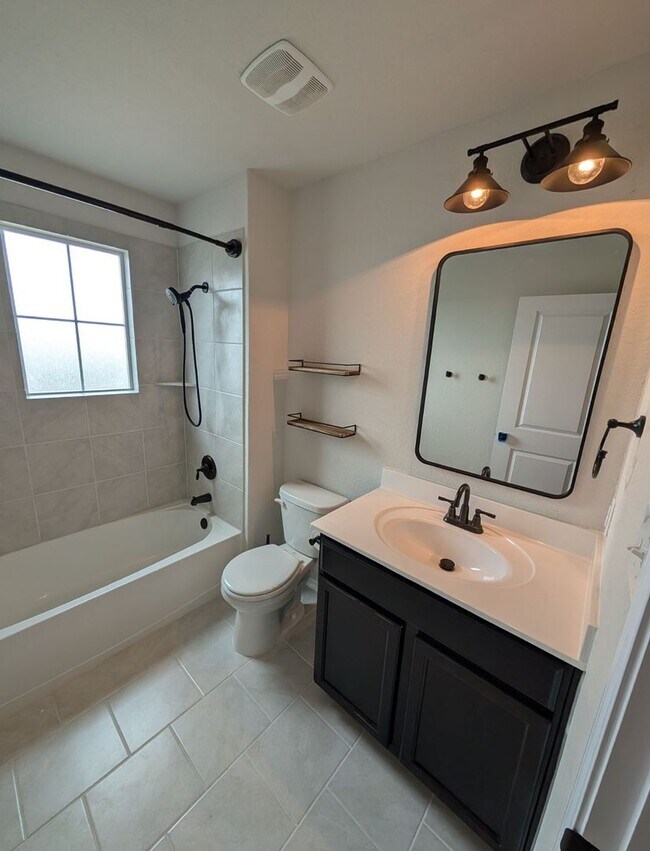 Building Photo - The Perfect Blend of Comfort and Community in Bulverde