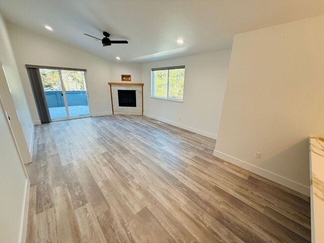 Building Photo - 1084 Dedi Ave