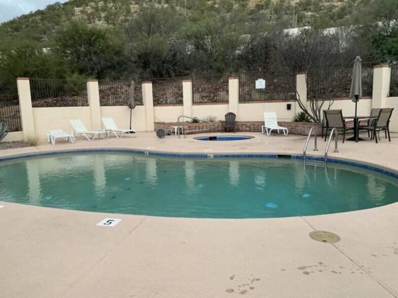 Building Photo - 4261 N Red Sun Pl