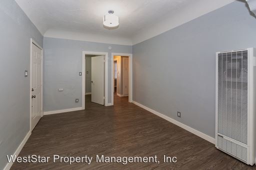 Building Photo - 1735 E 10th St