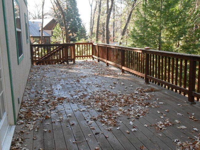 Building Photo - 4896 Chateau Way