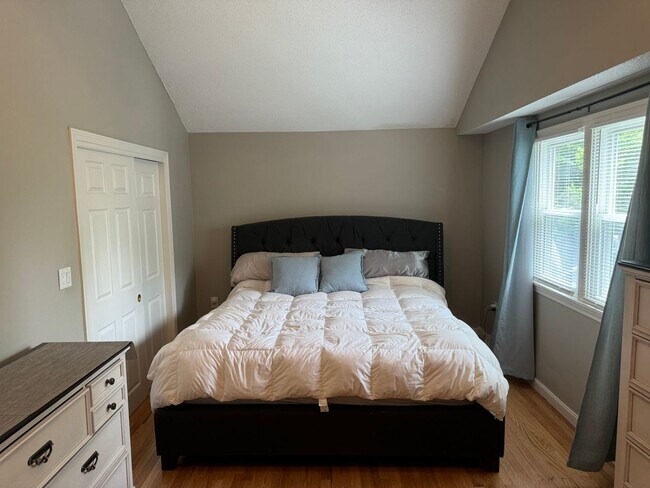 Building Photo - Modern 3 Bedroom Single Family - Available...