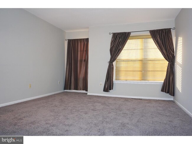 Building Photo - 203 Steeplechase Ct