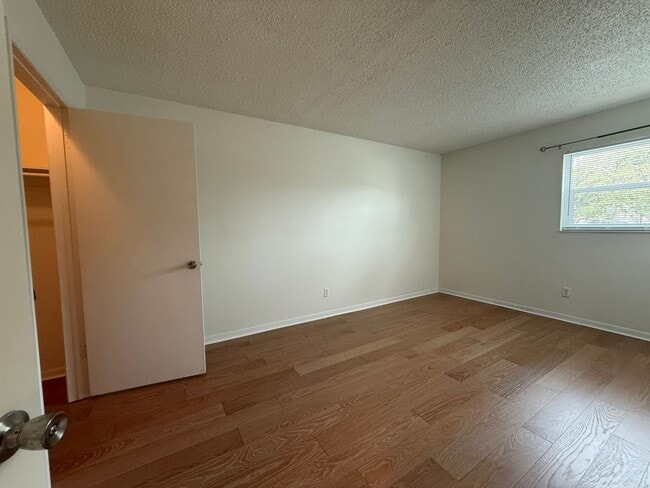 Building Photo - Great Largo 2/1 condo 55+ community