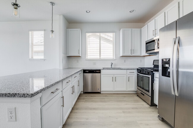 Building Photo - Peak at Painted Ridge Townhomes