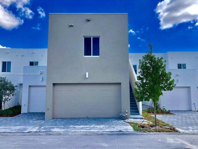 Building Photo - 6468 NW 103rd Pl
