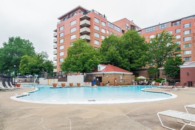 Building Photo - Charming & Bright Junior One Bedroom at Ri...