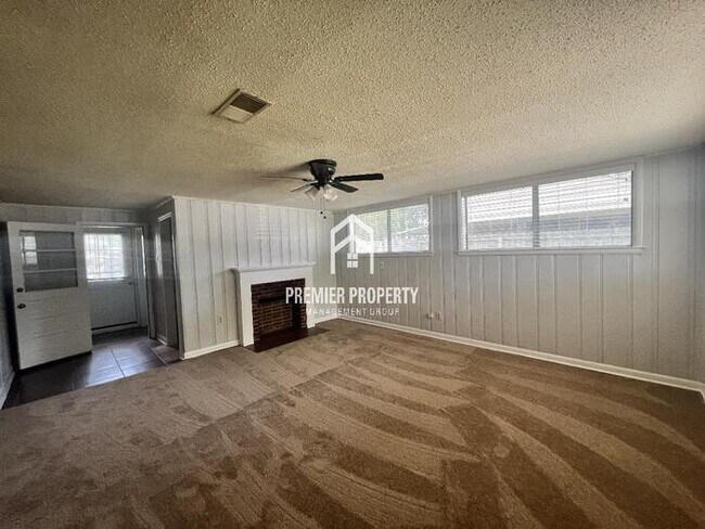 Building Photo - 1550 Colonial Rd