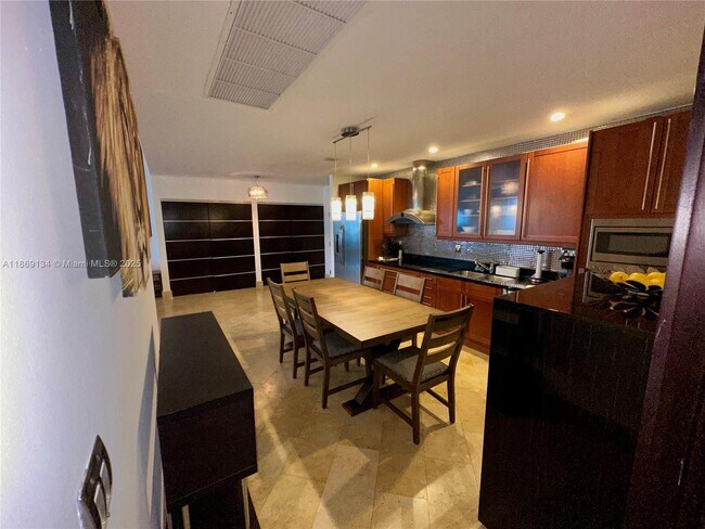 Building Photo - 2301 Collins Ave