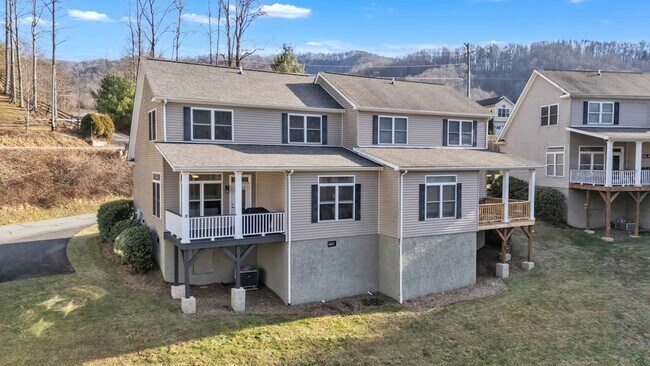 Building Photo - 270 Creatwood Trail