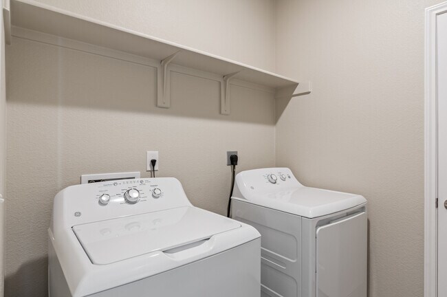 Building Photo - 604 Parkfield Ln