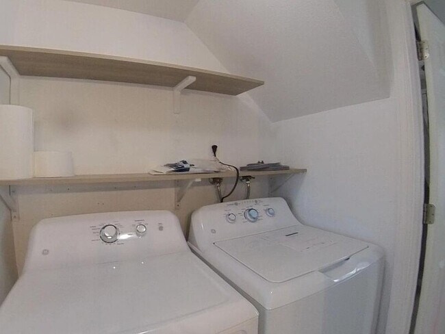 Building Photo - 13046 E Kansas Pl