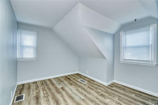 Building Photo - 1070 Gravel Rd