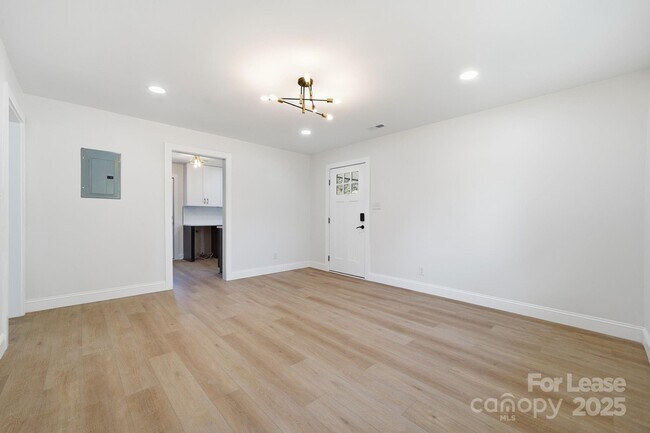 Building Photo - 1320 Anderson St