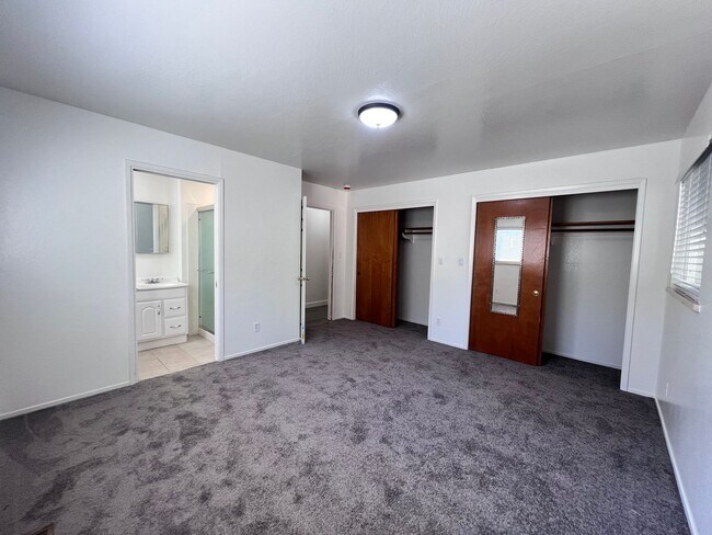 Building Photo - EBS T 37565