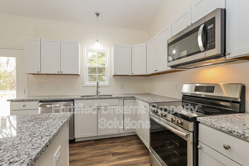 Building Photo - 400 N Smith St