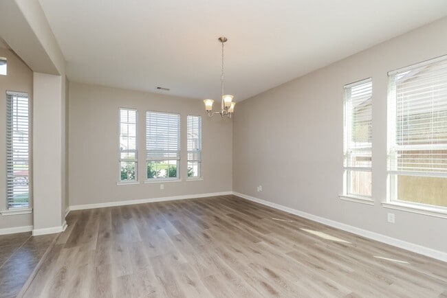 Building Photo - 443 Oak Chase Dr