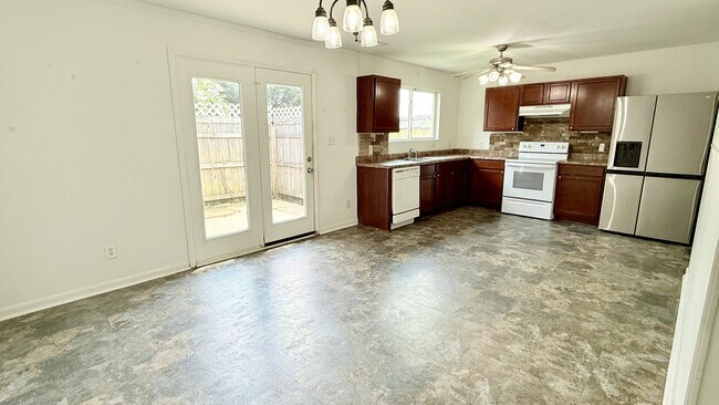 Building Photo - 15251 Tyler Mill Dr