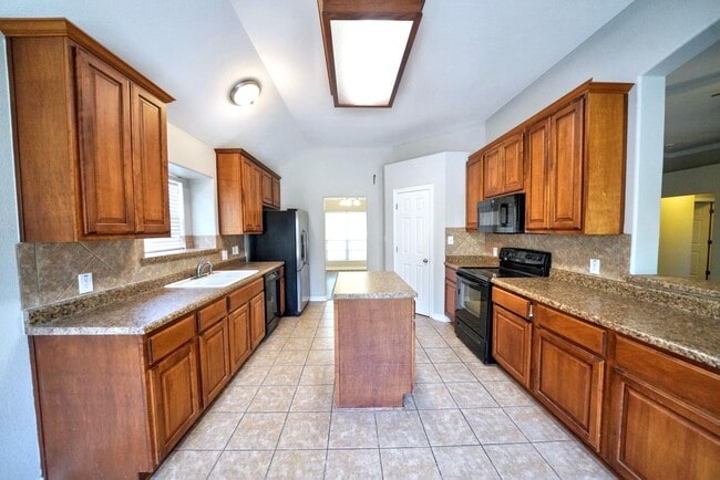 Building Photo - Stunning 4-Bedroom Home in Live Oak Hills,...