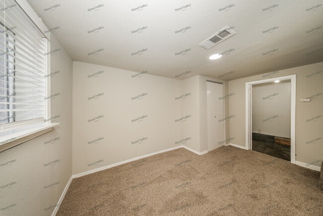 Building Photo - 5206 N Beaver Ave