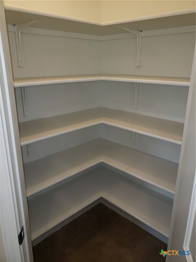 Building Photo - 5550 Perdita Dr