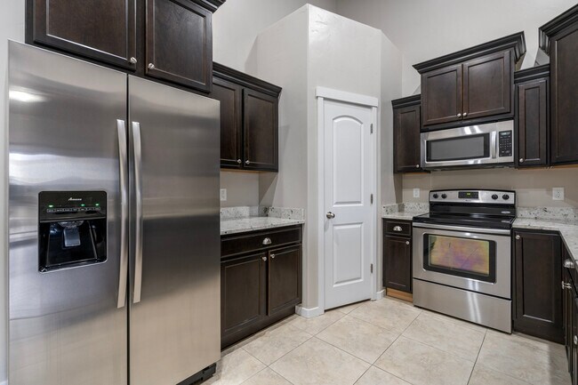 Building Photo - 127 Jordan Ridge Boulevard