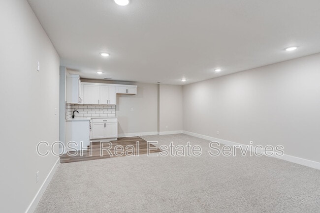 Building Photo - 8537 W 37th St N