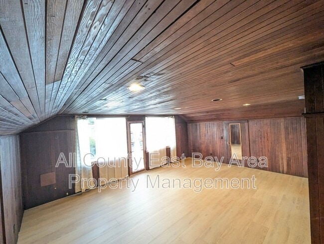 Building Photo - 1529 Josephine St