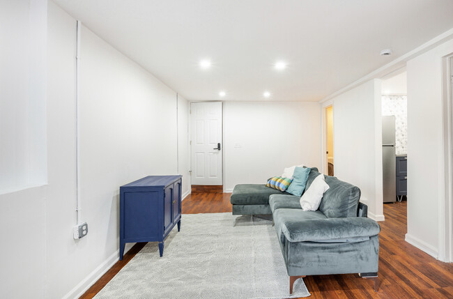 Living room - 11 Oakview Ln