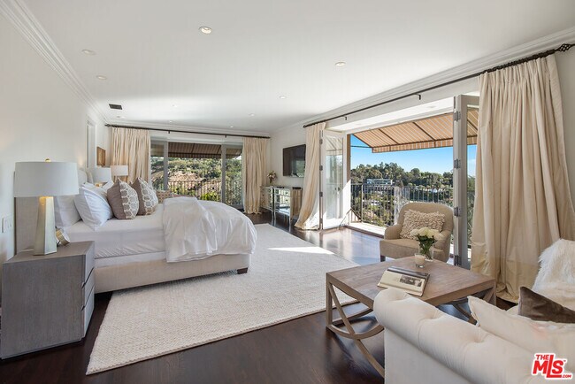 Building Photo - 980 Stradella Rd