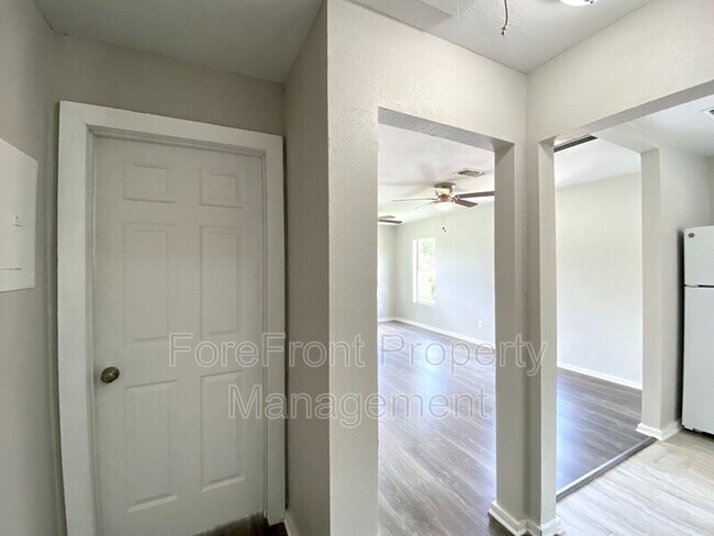 Building Photo - 1445 Delgado St