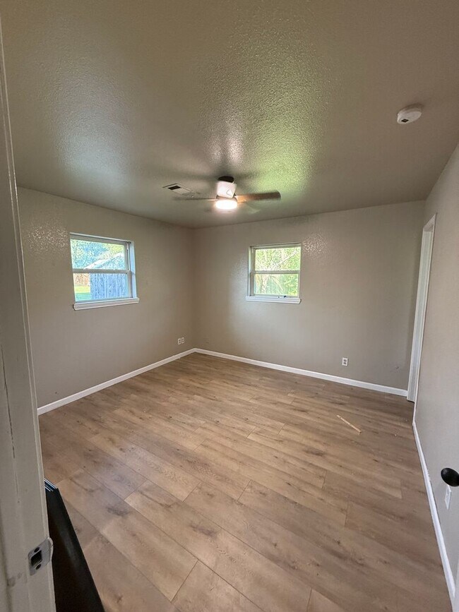 Building Photo - 3628 Carpenter Rd