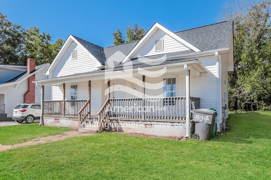 Building Photo - 804 S Elm St