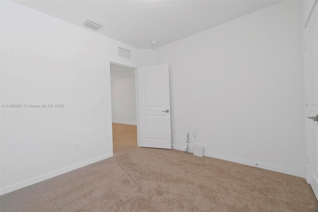 Building Photo - 449 NE 4th Ln
