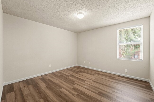 Building Photo - 2621 S Wavecrest Ct