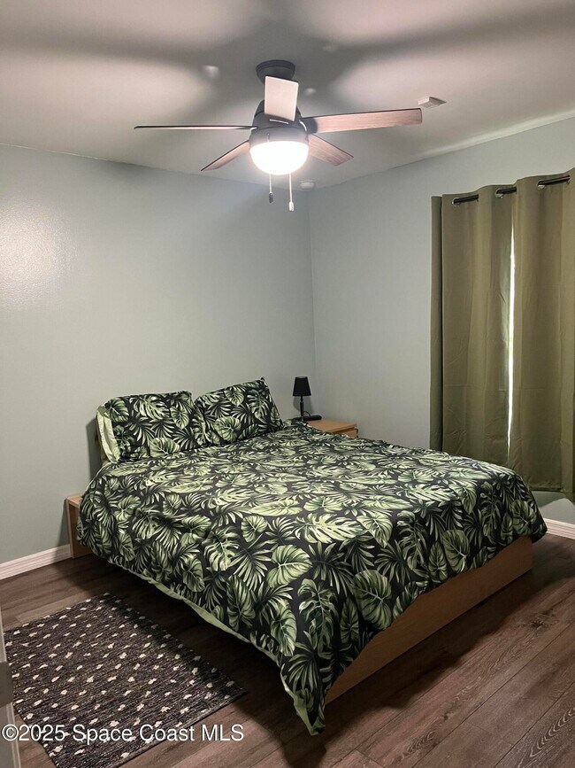 Building Photo - 2001 Sierra St